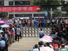 建造师考试的通过率和什么有关？